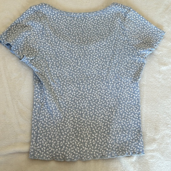 Brandy Melville blue and white flower top - Picture 3 of 3
